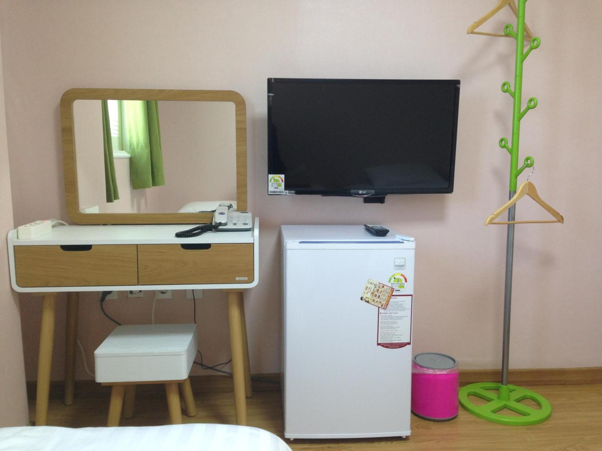 Jeju R Hotel & Guesthouse Zewnętrze zdjęcie