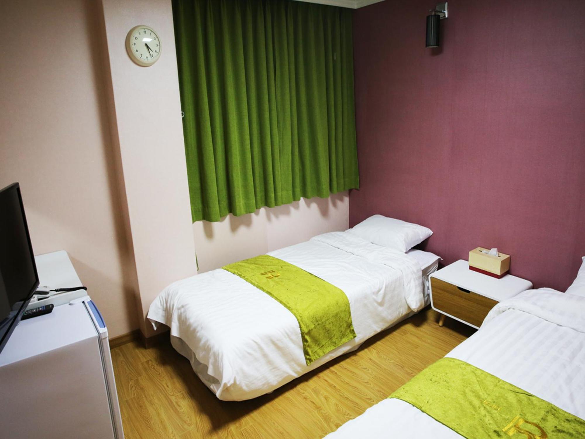 Jeju R Hotel & Guesthouse Zewnętrze zdjęcie