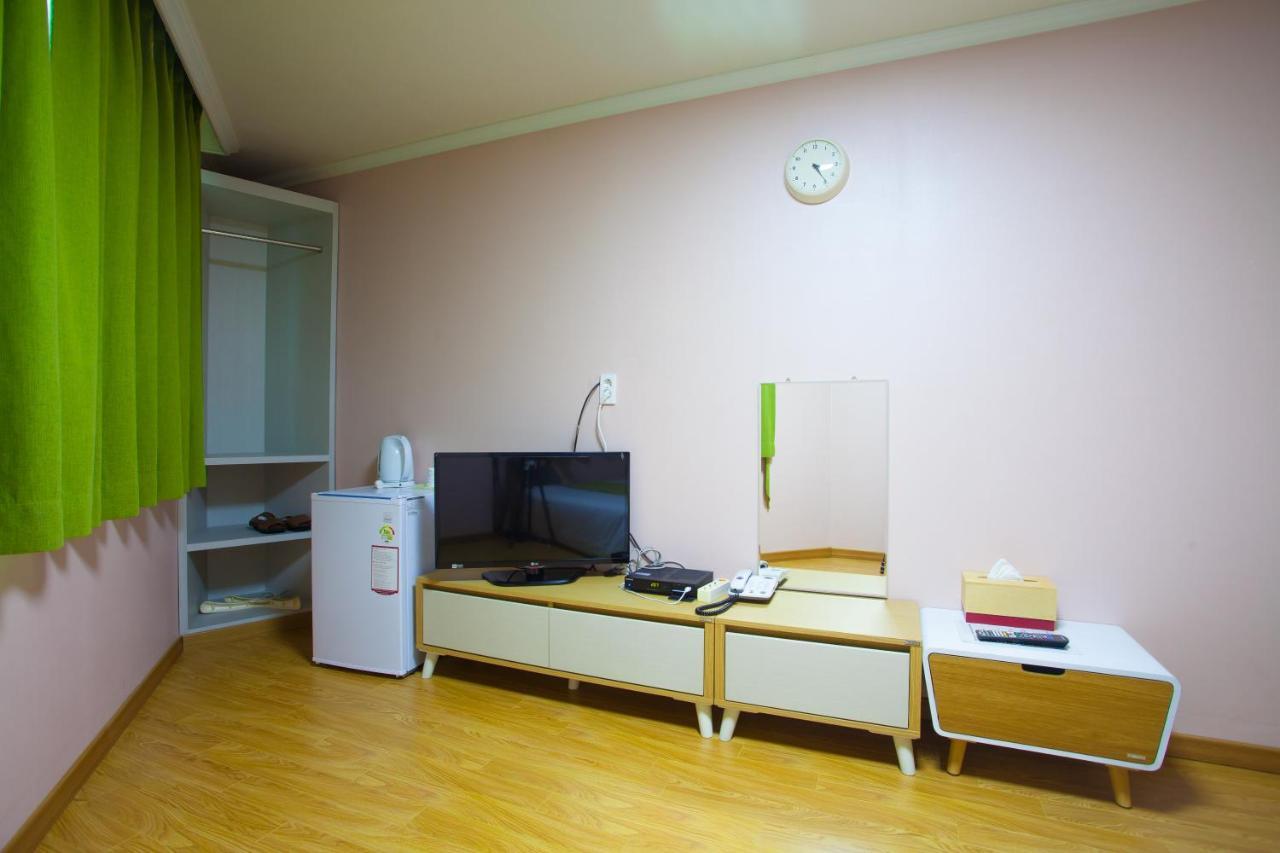 Jeju R Hotel & Guesthouse Zewnętrze zdjęcie