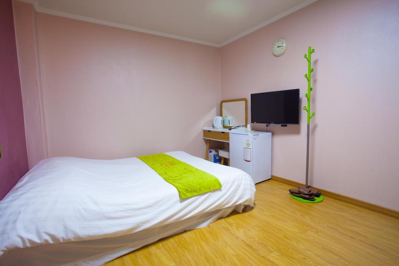 Jeju R Hotel & Guesthouse Zewnętrze zdjęcie