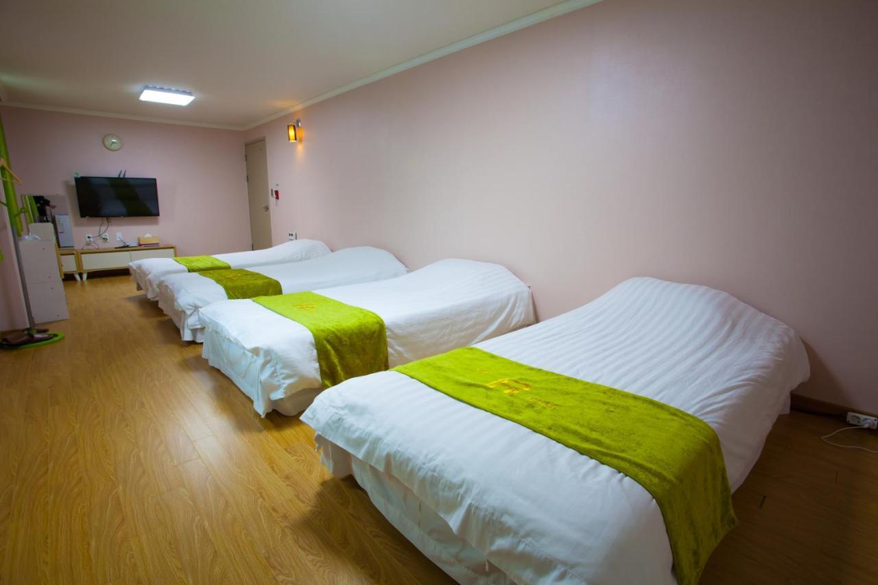 Jeju R Hotel & Guesthouse Zewnętrze zdjęcie